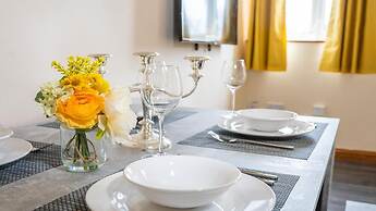 Queens Townhouse - 3 Bedrooms - Pets - Parking