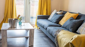 Queens Townhouse - 3 Bedrooms - Pets - Parking