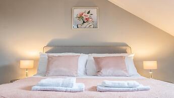 Queens Townhouse - 3 Bedrooms - Pets - Parking