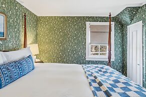 Chart House Inn