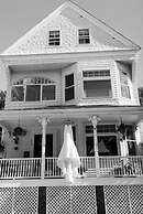 Chart House Inn