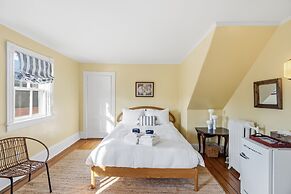 Chart House Inn