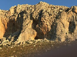 Poets Apertment in Armeos Masouri