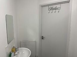 3 Bed, Sleeps 5, Wifi, Free Parking