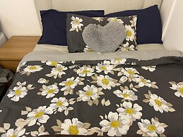 3 Bed, Sleeps 5, Wifi, Free Parking