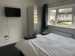 Stunning Modern 6-bedroom House all With En-suite