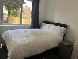 Stunning Modern 6-bedroom House all With En-suite