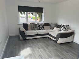 Stunning Modern 6-bedroom House all With En-suite