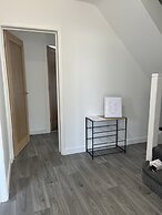 Stunning Modern 6-bedroom House all With En-suite