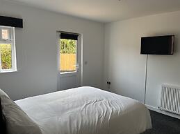 Stunning Modern 6-bedroom House all With En-suite