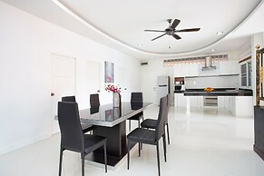 Holiday Bliss 3BR Pool Villa Lancelot 2