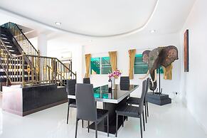 Holiday Bliss 3BR Pool Villa Lancelot 2