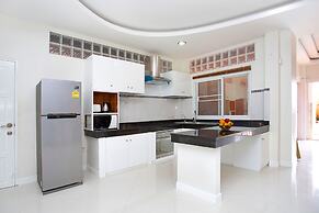 Holiday Bliss 3BR Pool Villa Lancelot 2