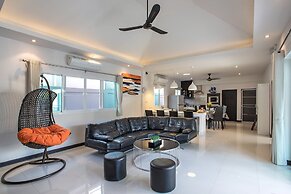 Modern Elegance 3BR Pool Villa Marine