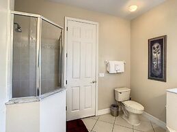 Fantastic 7 Bed 6 Bath In Prestigious Gated Comm. 7 Bedroom Villa by R