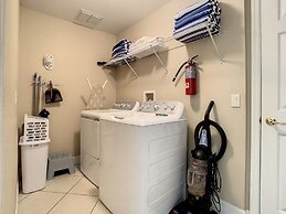 Fantastic 7 Bed 6 Bath In Prestigious Gated Comm. 7 Bedroom Villa by R