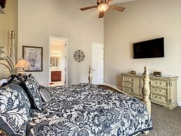 Fantastic 7 Bed 6 Bath In Prestigious Gated Comm. 7 Bedroom Villa by R