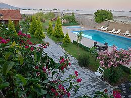 Tas Konak Butik Otel Bungalov