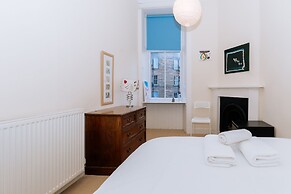 Spacious 4 Bedroom Apartment Near The Meadows/old Town