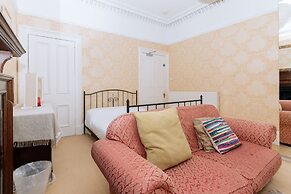 Spacious 4 Bedroom Apartment Near The Meadows/old Town