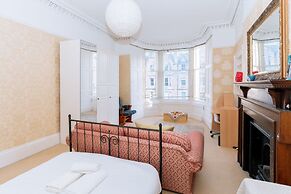 Spacious 4 Bedroom Apartment Near The Meadows/old Town