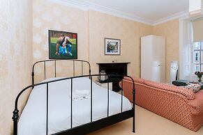 Spacious 4 Bedroom Apartment Near The Meadows/old Town