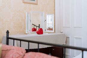 Spacious 4 Bedroom Apartment Near The Meadows/old Town