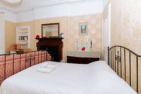 Spacious 4 Bedroom Apartment Near The Meadows/old Town