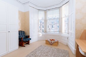 Spacious 4 Bedroom Apartment Near The Meadows/old Town