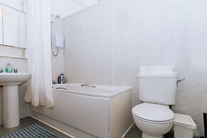 Spacious 4 Bedroom Apartment Near The Meadows/old Town