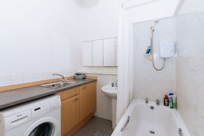 Spacious 4 Bedroom Apartment Near The Meadows/old Town