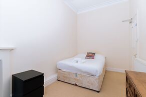 Spacious 4 Bedroom Apartment Near The Meadows/old Town