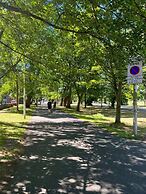 Spacious 4 Bedroom Apartment Near The Meadows/old Town