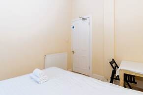 Spacious 4 Bedroom Apartment Near The Meadows/old Town