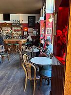 Spacious 4 Bedroom Apartment Near The Meadows/old Town