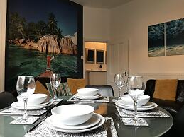 Bright Spacious 3-bed With Office & Patio, Preston