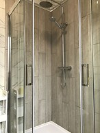 Bright Spacious 3-bed With Office & Patio, Preston