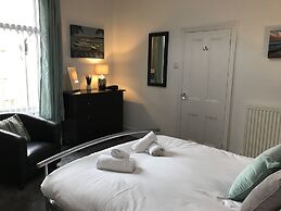 Bright Spacious 3-bed With Office & Patio, Preston