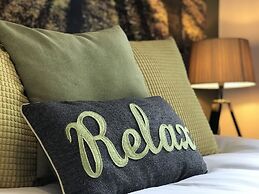 Bright Spacious 3-bed With Office & Patio, Preston