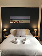 Bright Spacious 3-bed With Office & Patio, Preston