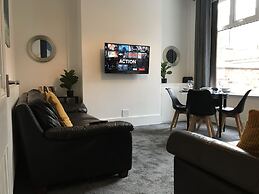 Bright Spacious 3-bed With Office & Patio, Preston