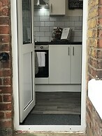 Bright Spacious 3-bed With Office & Patio, Preston