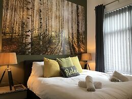 Bright Spacious 3-bed With Office & Patio, Preston