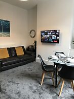 Bright Spacious 3-bed With Office & Patio, Preston