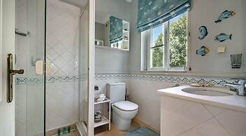 Beautiful 2-bed Apartment, Golf,pool,beach