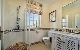 Beautiful 2-bed Apartment, Golf,pool,beach