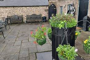 2-bed Apartment Near Buxton Outstanding Location