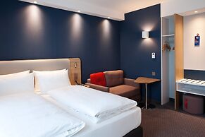 Holiday Inn Express Düsseldorf Airport by IHG