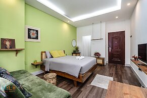 HoLo Central Saigon - Serviced HomeStay