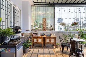 HoLo Central Saigon - Serviced HomeStay